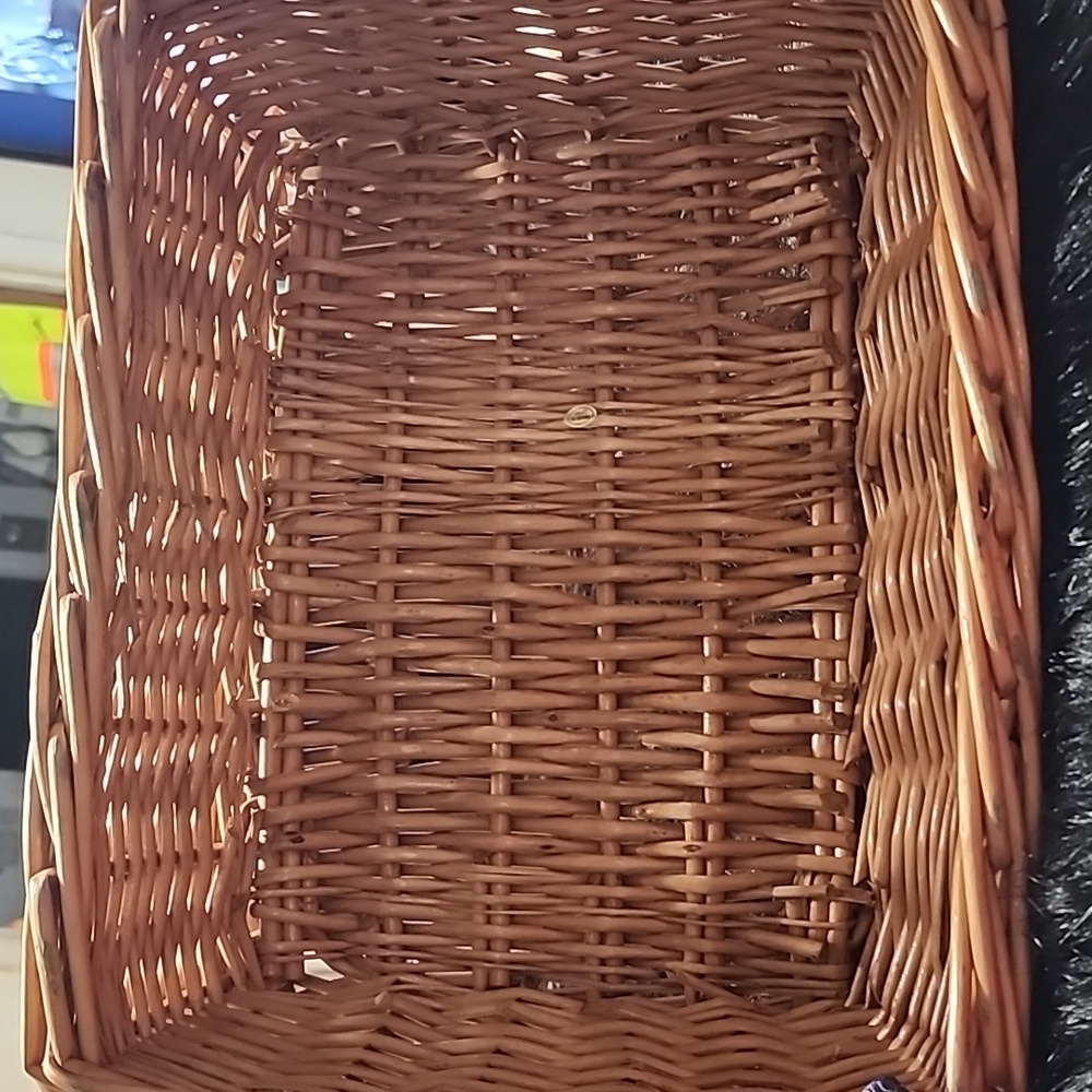 VINTAGE SQUARE BAMBOO BASKET. - Picture 2 of 5